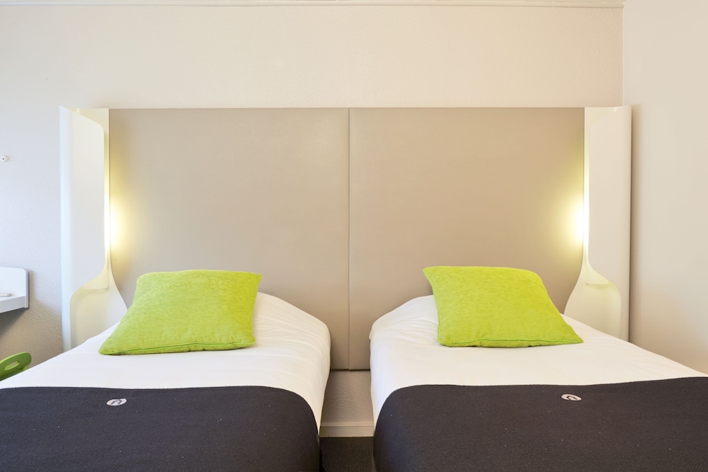 Standard Room, 2 Twin Beds - Photo 5