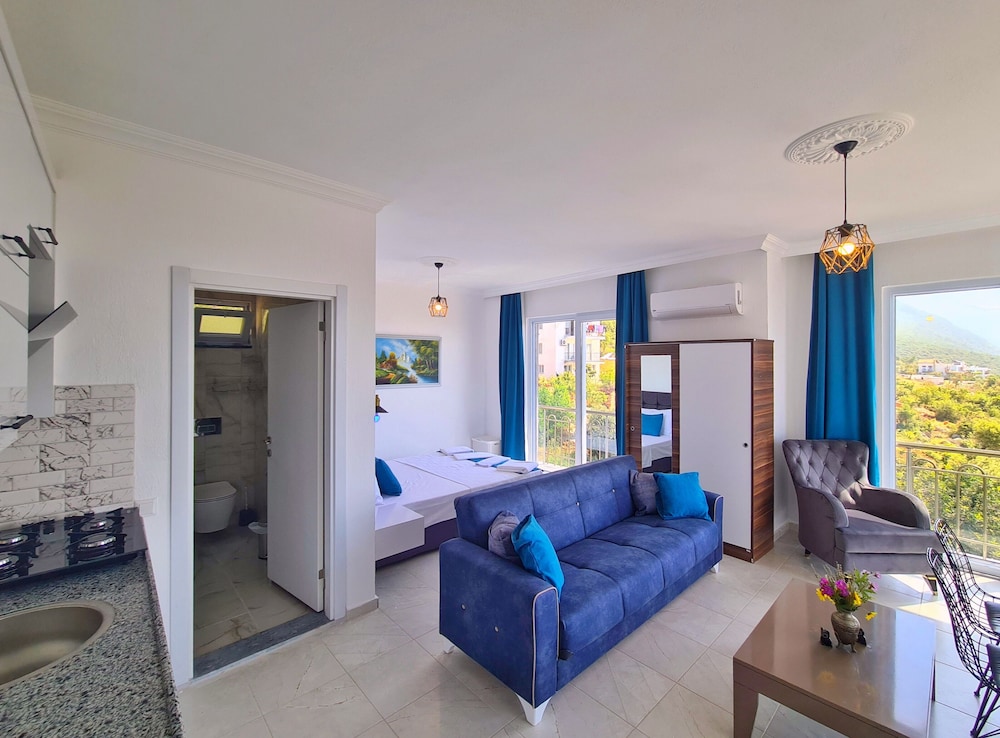 Deluxe Studio, 1 Queen Bed with Sofa bed, Lanai, Sea View photo 1