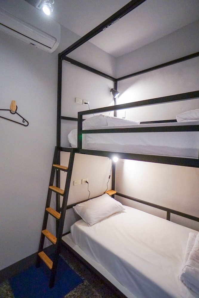 Standard Double Room Single Use, 1 Bedroom, Shared Bathroom (Bunk Bed) photo 1