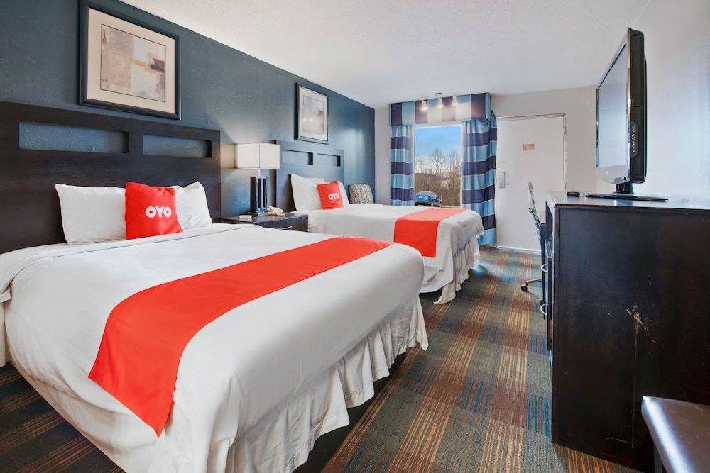 Room, 2 Queen Beds, Smoking - Photo 1