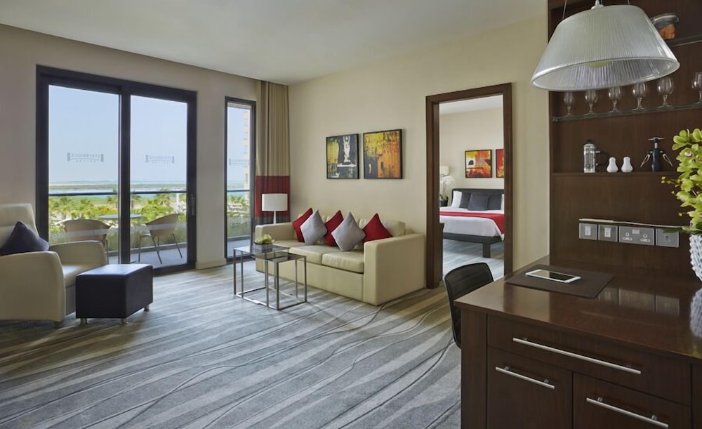 Suite, 1 Bedroom, Smoking, Kitchen photo 3