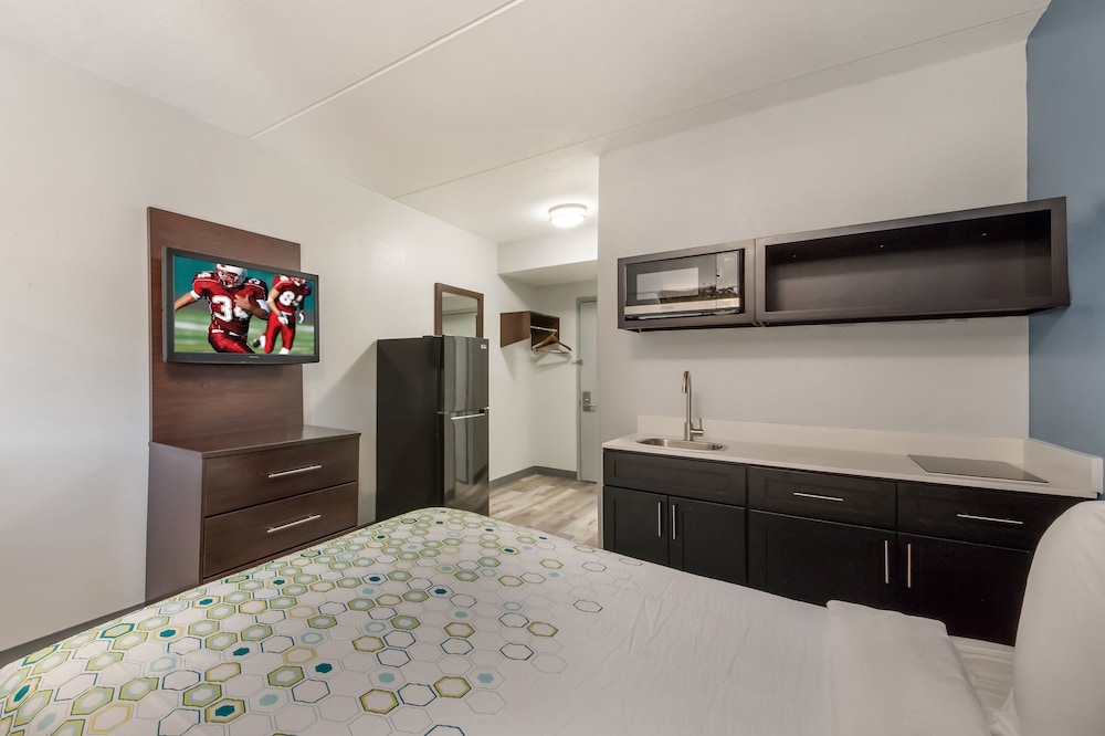 Studio, 1 Queen Bed, Non Smoking, Kitchenette - Photo 2