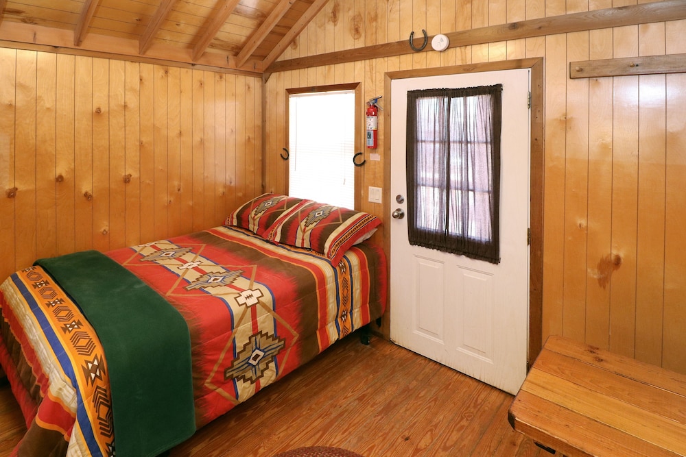 Deluxe Cabin - Full Bed photo 2