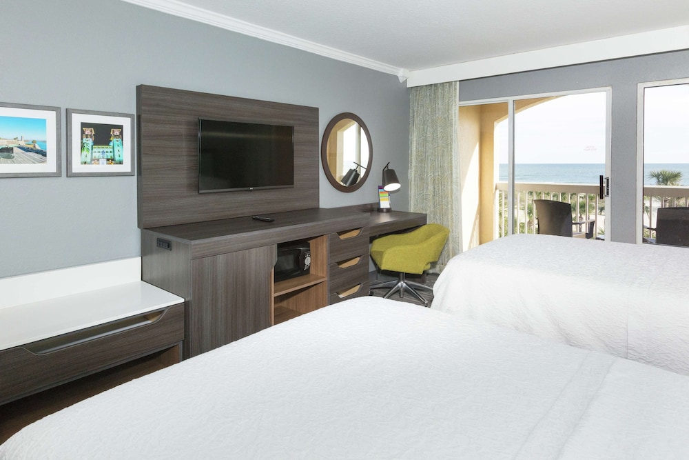 Family Room, 2 Queen Beds, Non Smoking (Beach Side) photo 3