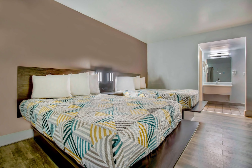 Standard Room, 2 Double Beds, Non Smoking, Refrigerator & Microwave - Photo 3