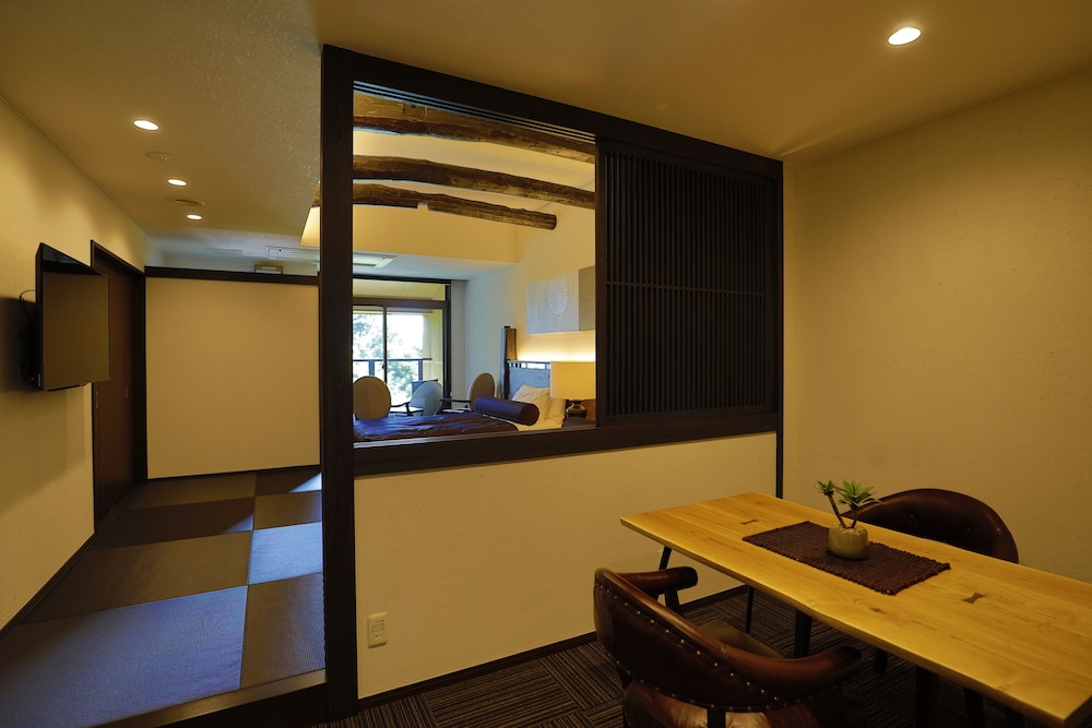 Superior Twin Room, Private Bathroom, Ocean View photo 2
