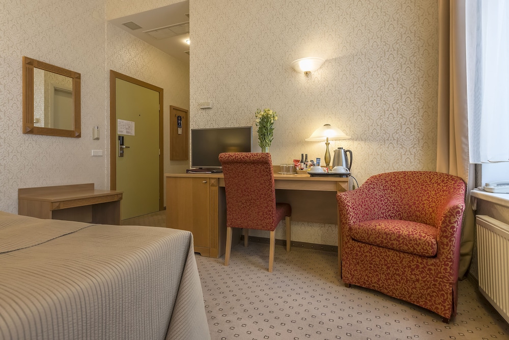 Standard Double or Twin Room photo 3