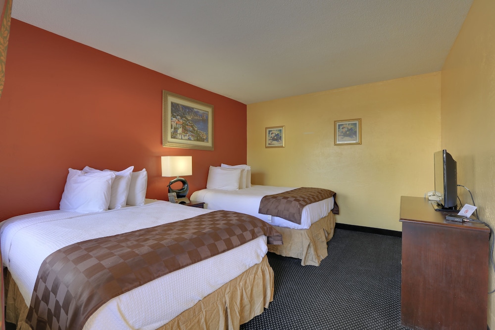 Standard Room, 2 Queen Beds, Non Smoking photo 2