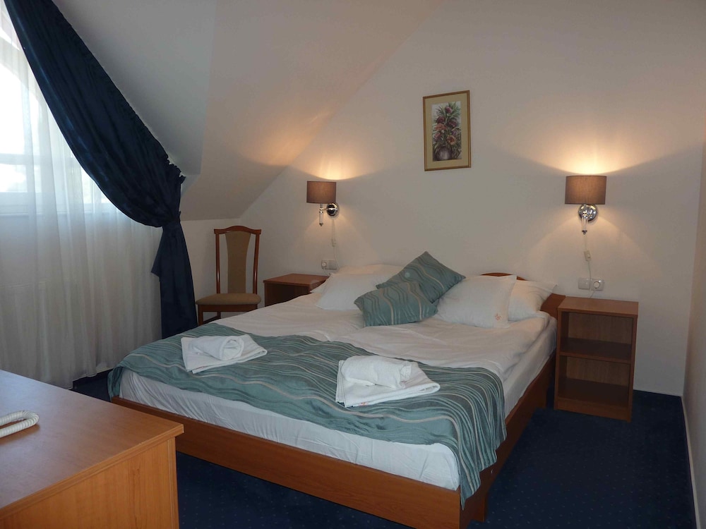 Basic Double Room, 1 Double Bed photo 3