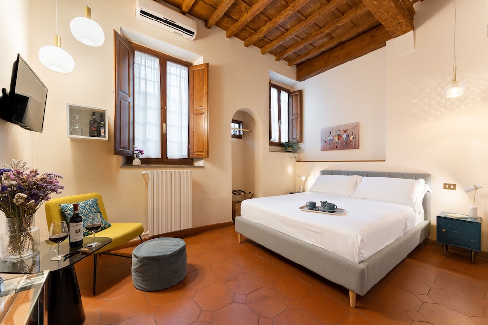 Romantic Double Room, 1 Queen Bed, Air conditioning photo 1