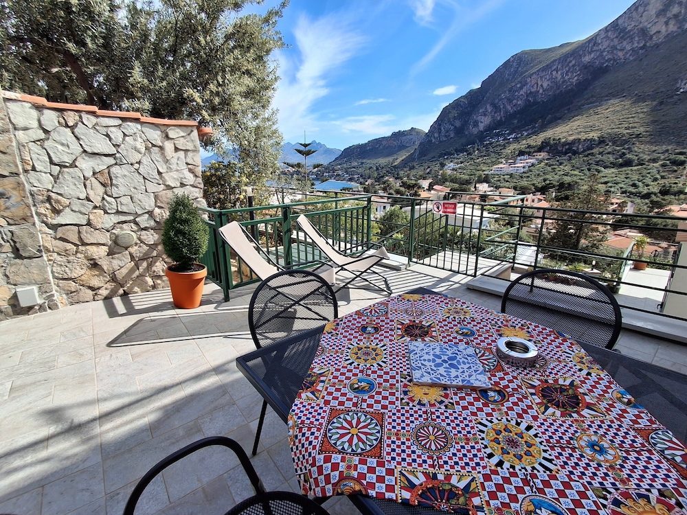 Deluxe Apartment, 2 Bedrooms, Kitchen, Sea View