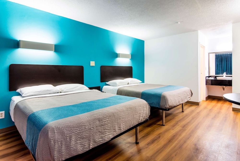 Standard Room, 2 Queen Beds, Non Smoking, Refrigerator & Microwave - Photo 1