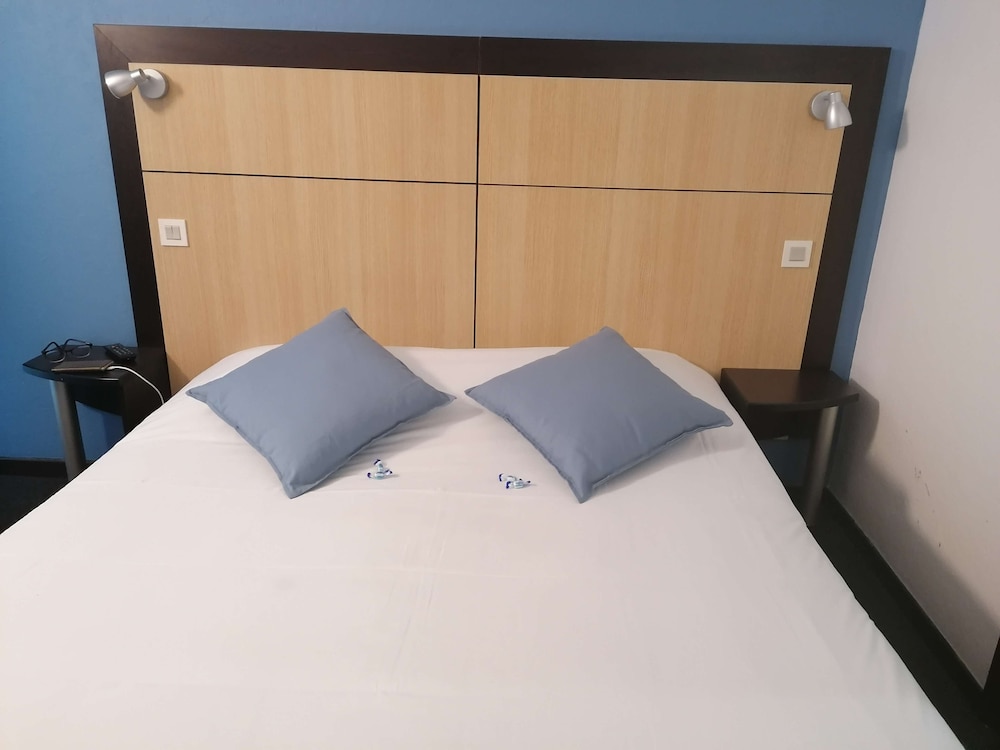 Standard Room, Multiple Beds - Photo 4