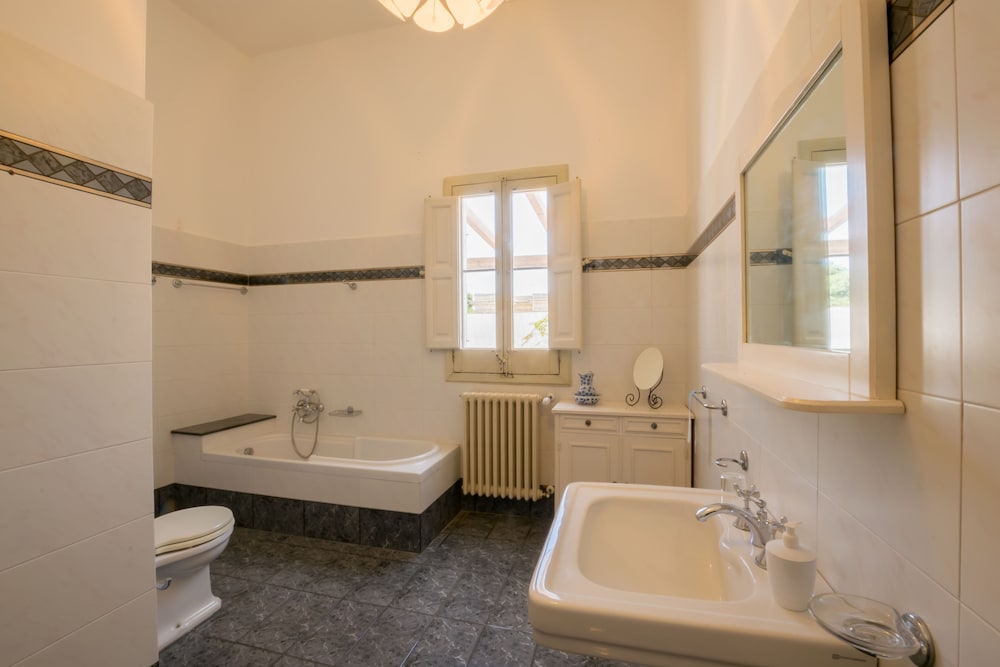 Suite, 2 Bedrooms photo 2