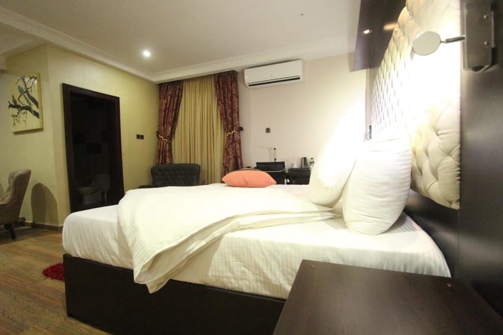 Premium Suite, 1 Queen Bed, Non Smoking photo 2