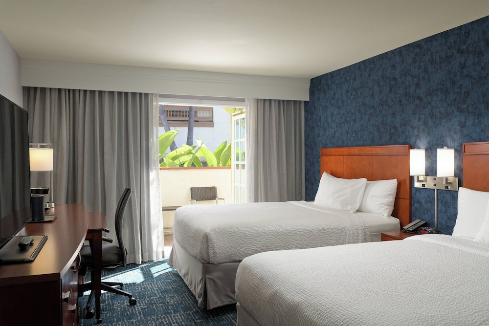 Deluxe Room, 2 Queen Beds (Patio) photo 1