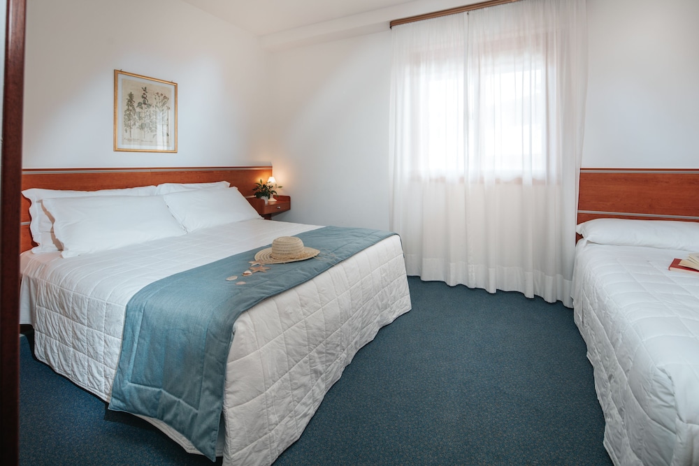 Standard Triple Room - Photo 1