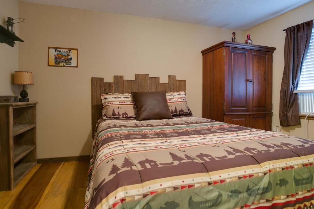 Premium Cabin, 2 Double Beds, Non Smoking, Kitchen (Linens Included, No Pets Allowed) photo 1