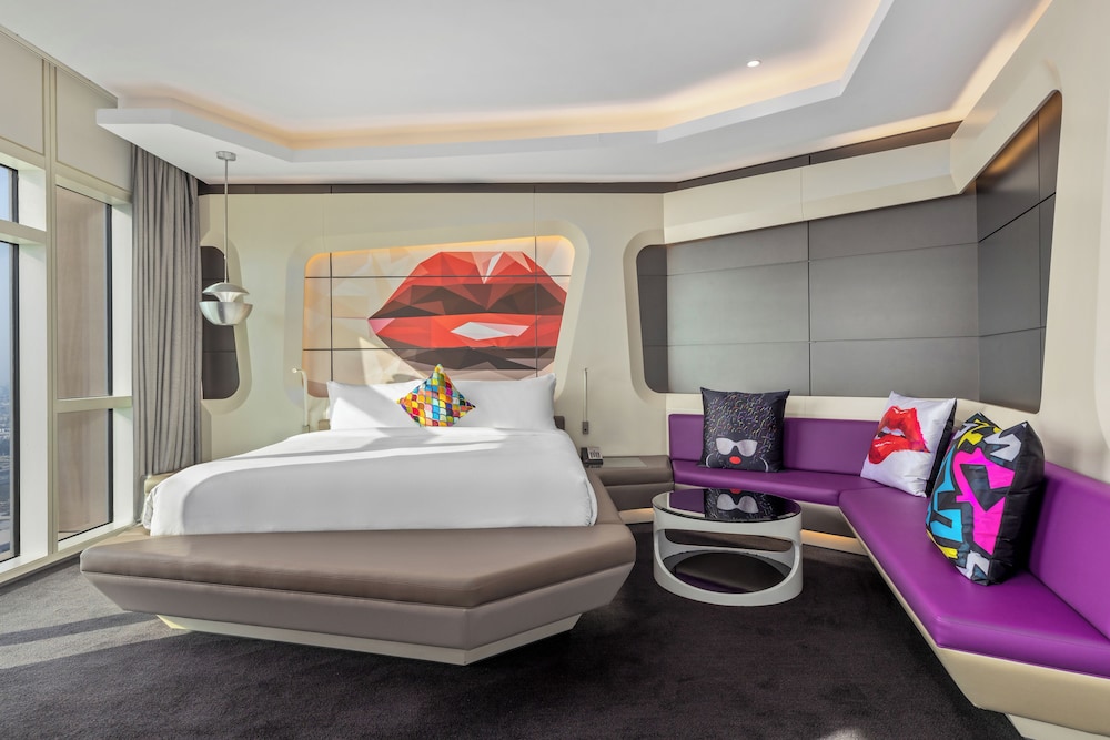 Suite, 1 King Bed (Vibrant Suite)