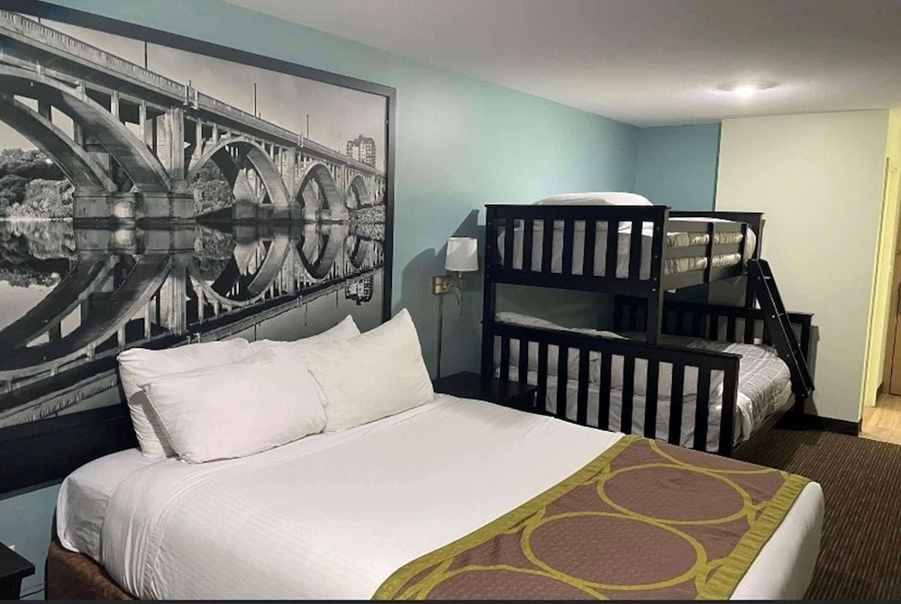 Suite, Multiple Beds, Non Smoking photo 2