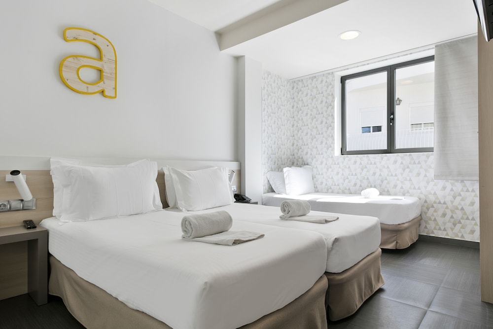 Double Room (1 Or 2 Beds + Extra Bed)