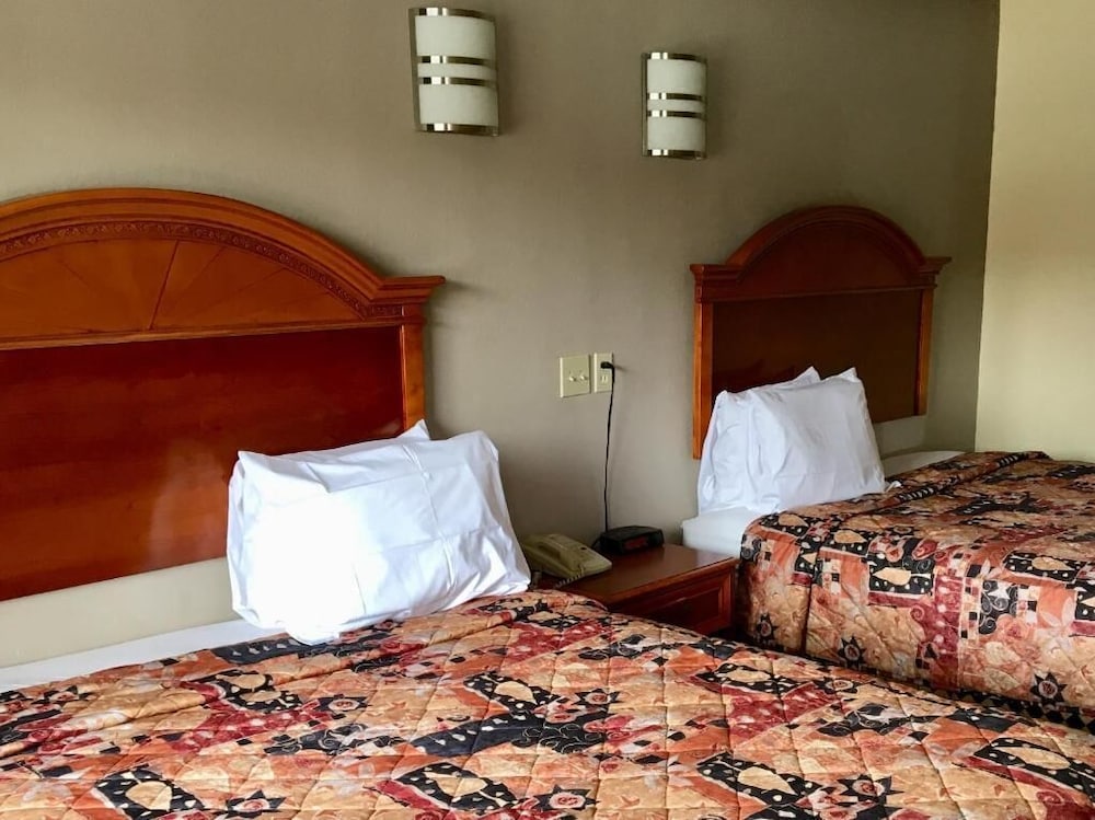 Basic Room, 2 Queen Beds, Smoking photo 1