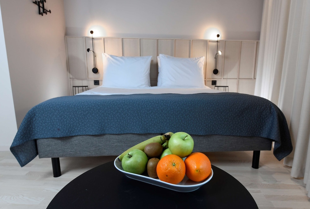 Standard Studio, 1 King Bed, Non Smoking, Kitchenette
