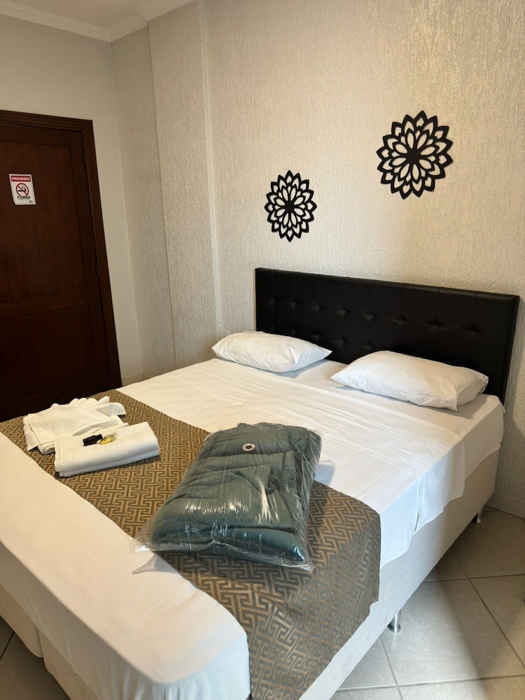 Standard Twin Room, 1 Bedroom, Non Smoking - Photo 9