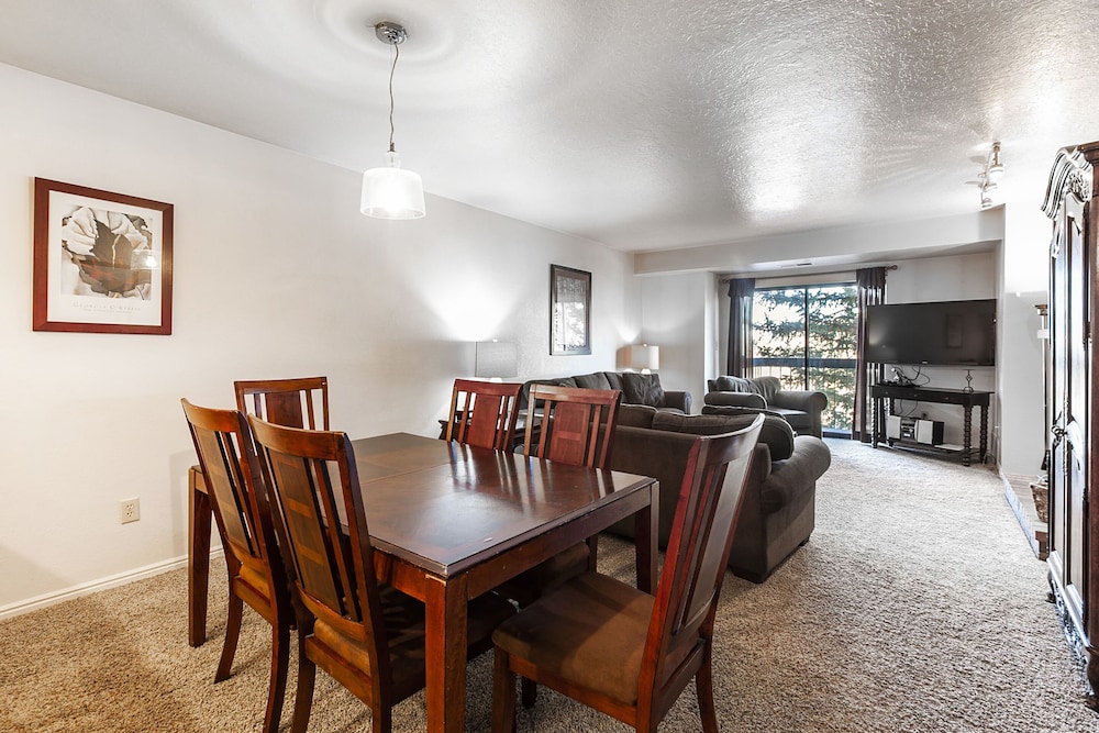 2 Bedroom Condominium - Photo 23