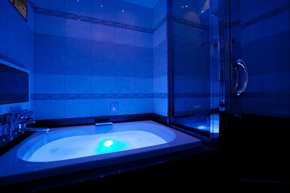Standard Room, 1 Queen Bed (Mist Sauna) photo 3