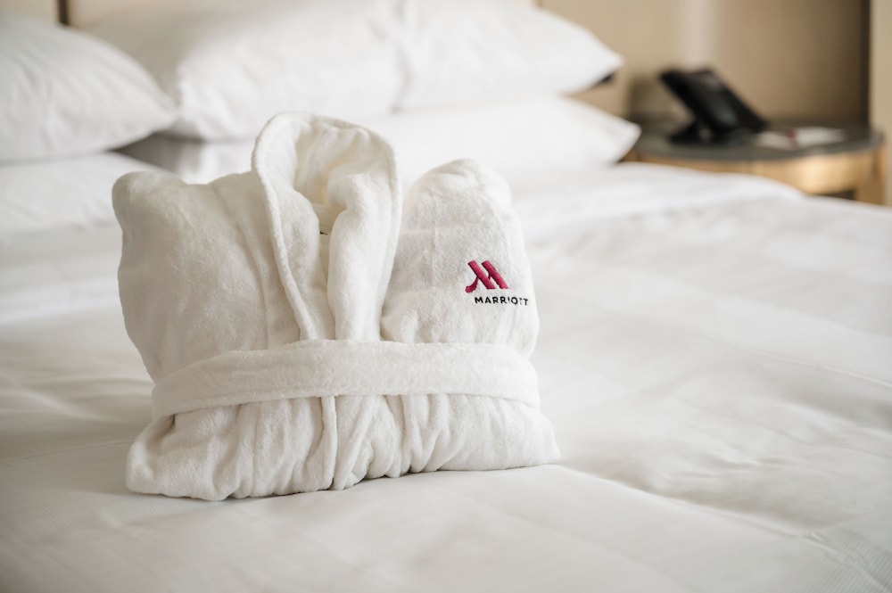 Standard Room, 1 King Bed (Hearing Accessible) - Photo 3