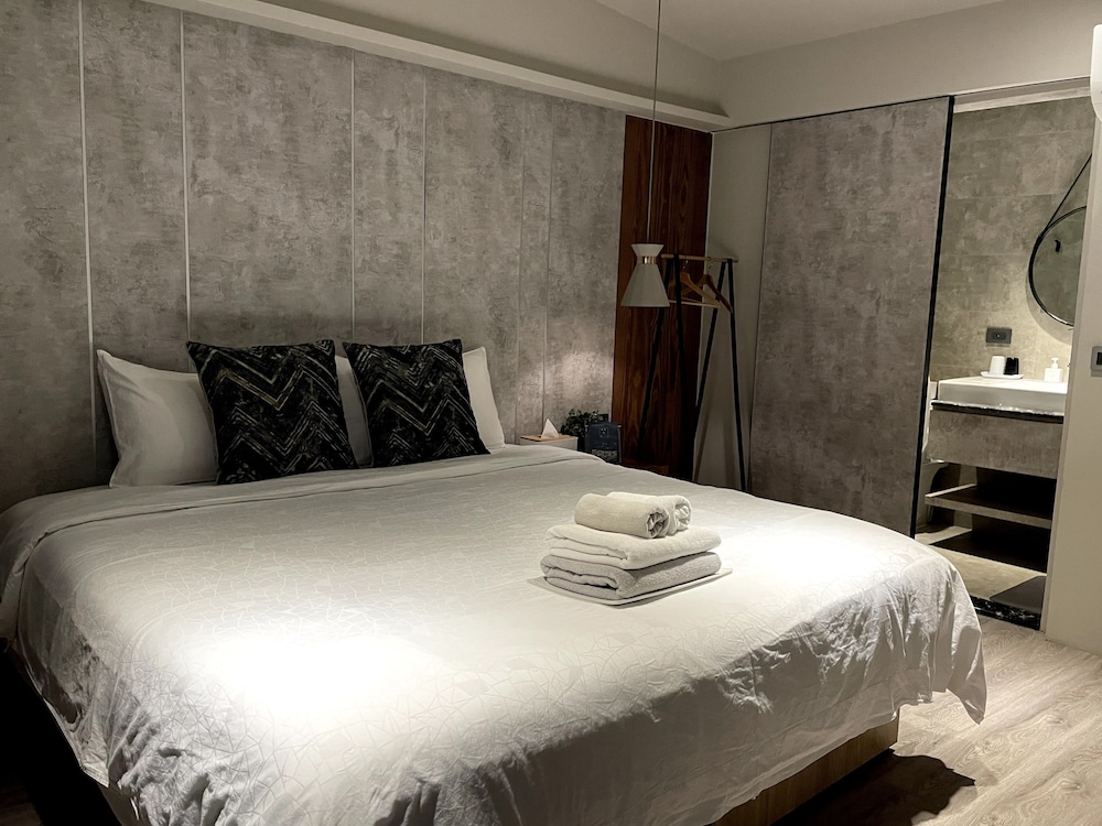 Exclusive Room, 1 Queen Bed, Balcony, Ocean View
