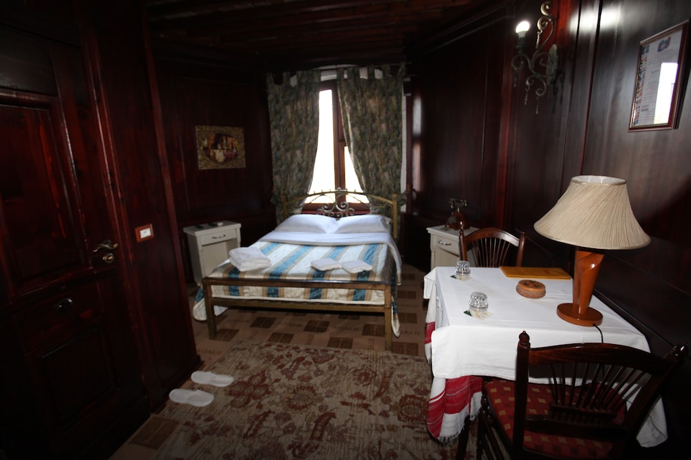 Single Room, Balcony