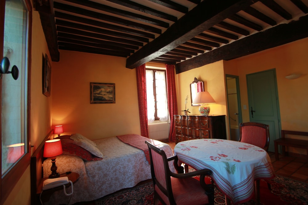Superior Double Room, Bathtub