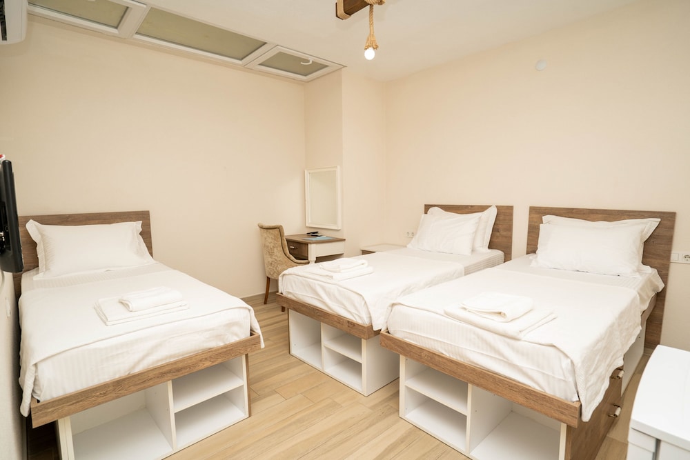 Economy Twin Room, 2 Twin Beds photo 1
