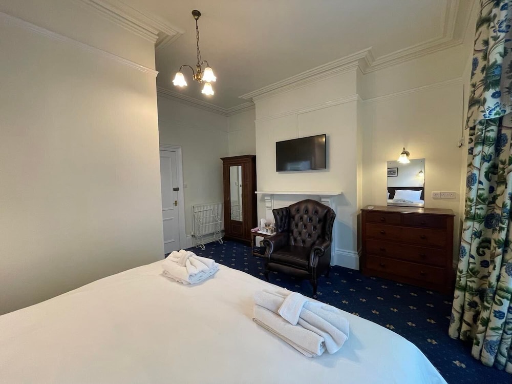 Double or Twin Room (2 steps to Ground Floor, Room 1)