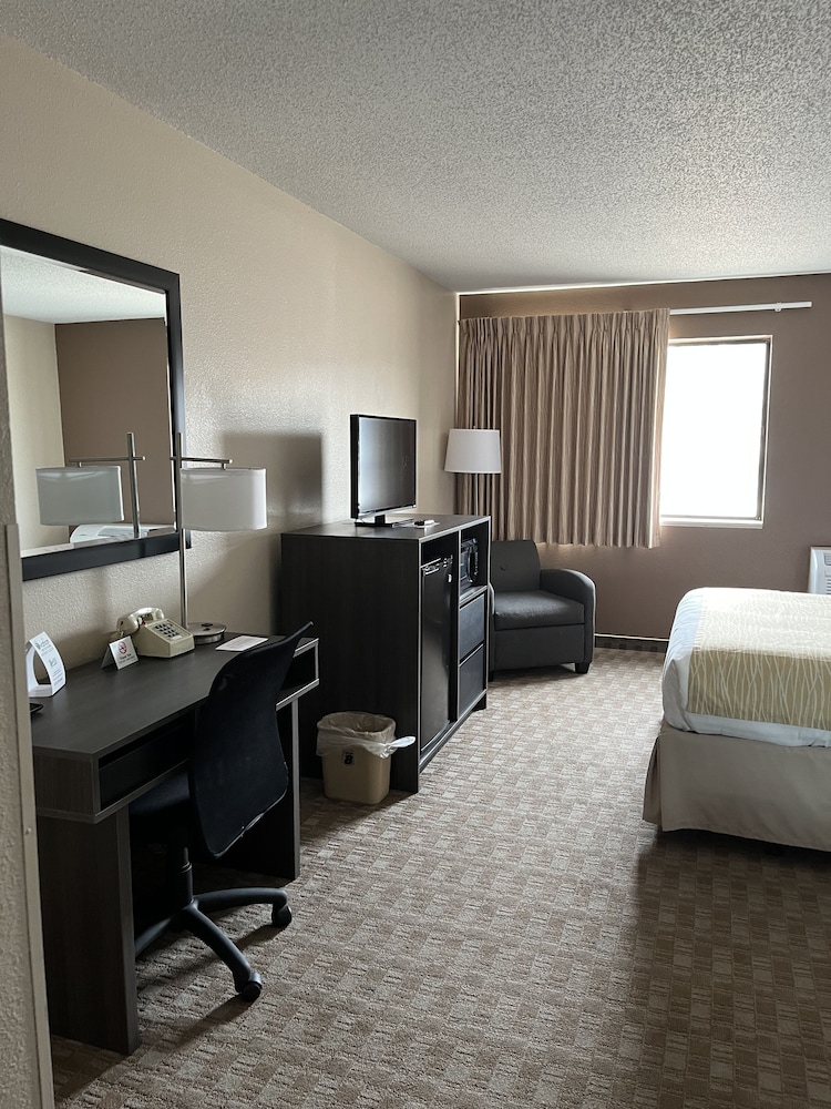 Suite, 1 Queen Bed, Jetted Tub - Photo 1