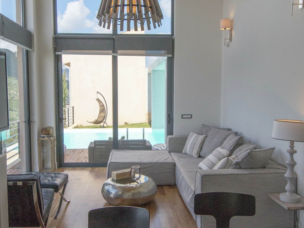 Villa photo 3