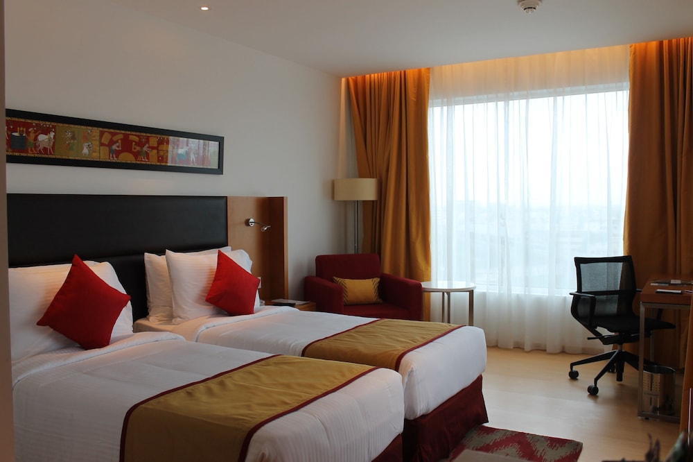 Superior Room, 2 Twin Beds, City View photo 3