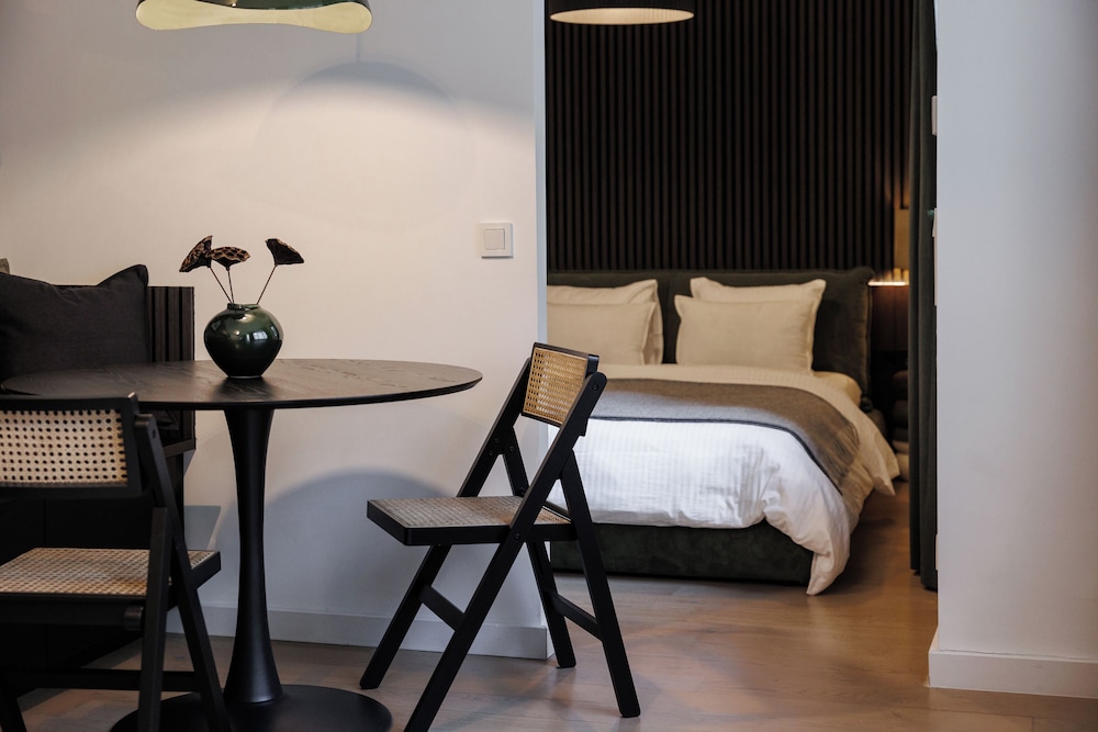 Luxury Apartment, Courtyard View