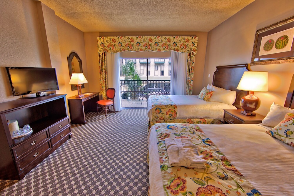 Room, 1 King Bed, Balcony (Alamo Plaza)