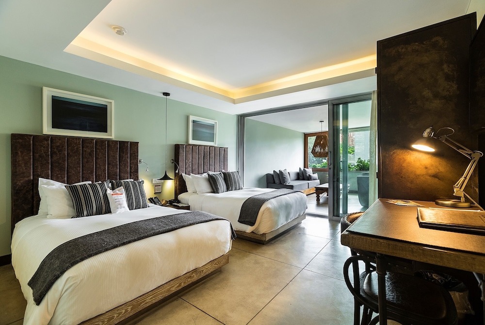 Standard Room, 2 Double Beds - Photo 5
