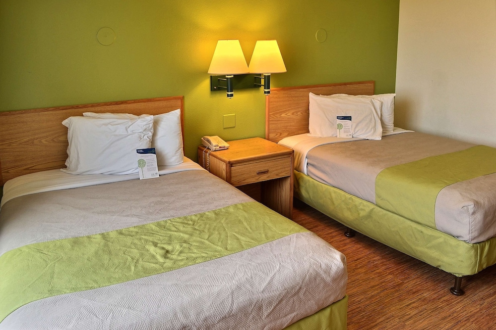 Standard Room, 2 Double Beds, Non Smoking photo 3