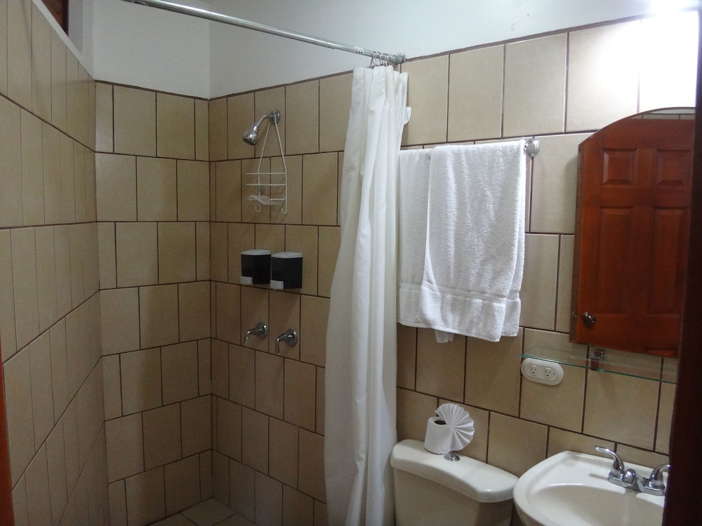 Standard Room, Pool View (2 twin beds ) photo 2