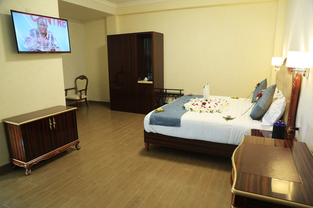 Junior Studio Suite, 1 King Bed, Bathtub, City View photo 2