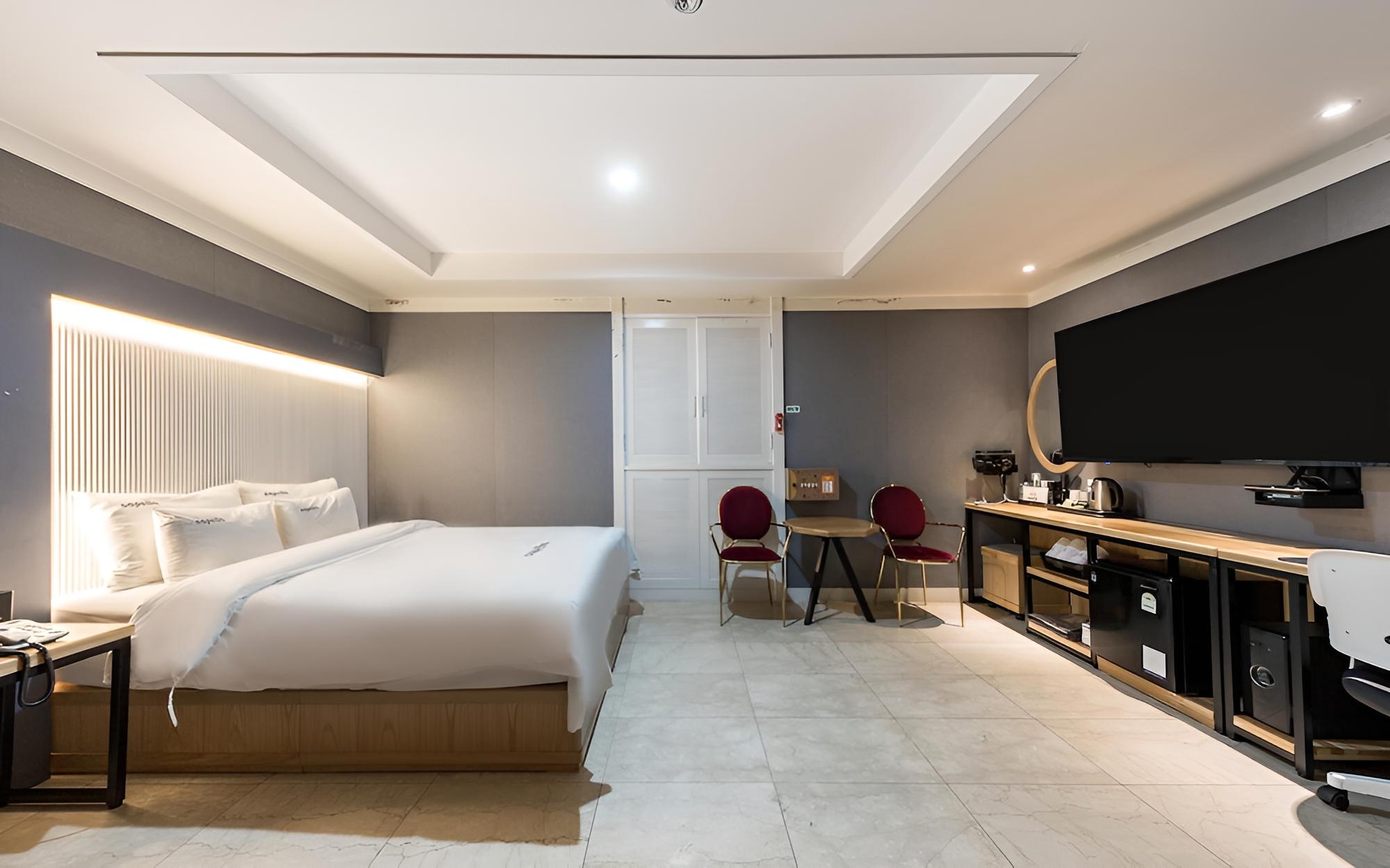 Room (Couple PC - 23 hours (2 PCs Netflix &) - Photo 2