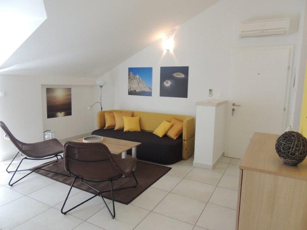 Deluxe Apartment, Partial Sea View photo 3