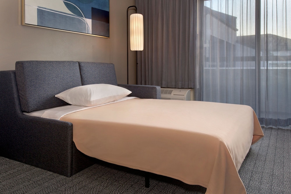 Room, 1 King Bed - Photo 2