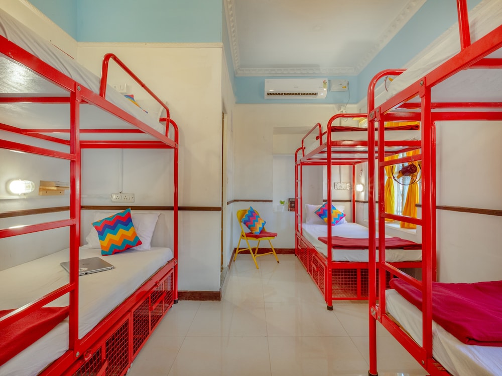 Bed In 6 Bed Mixed AC Dormitory Room With Ensuite Bathroom photo 2