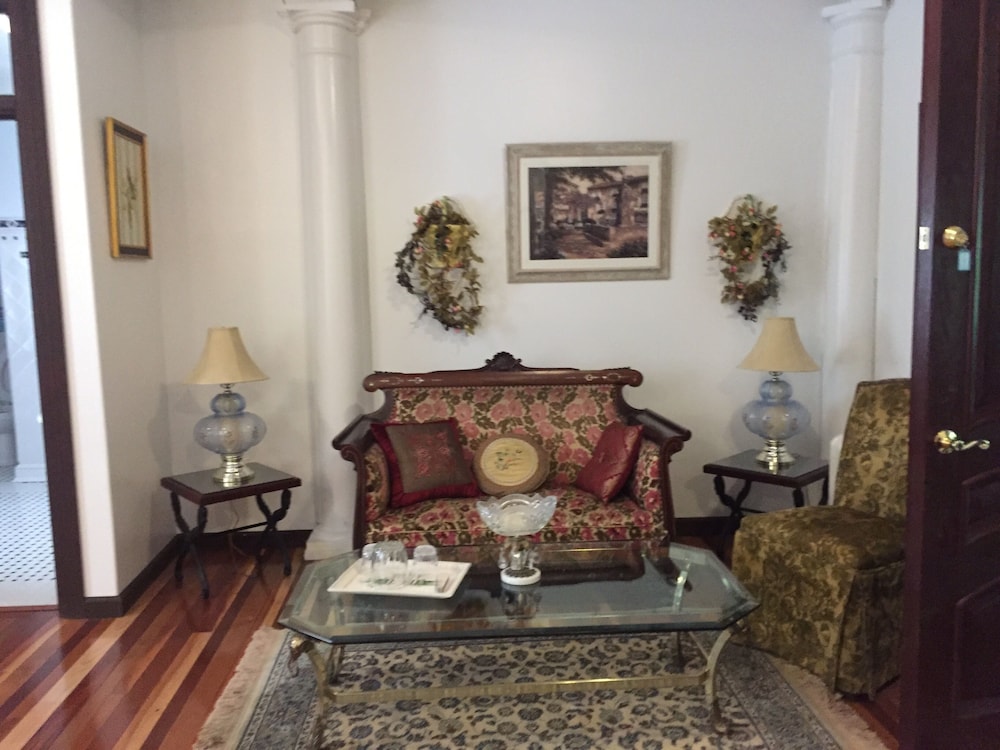 Luxury Suite, 1 King Bed (Gardens of Babylon) photo 1